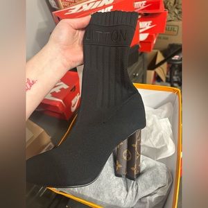 L V d u p e size W8 brand new